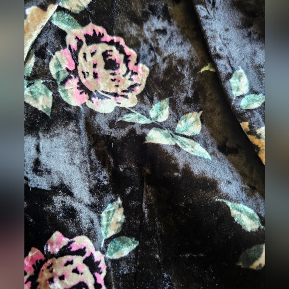 Floral Print Velvet Jacket - Picture 12 of 15